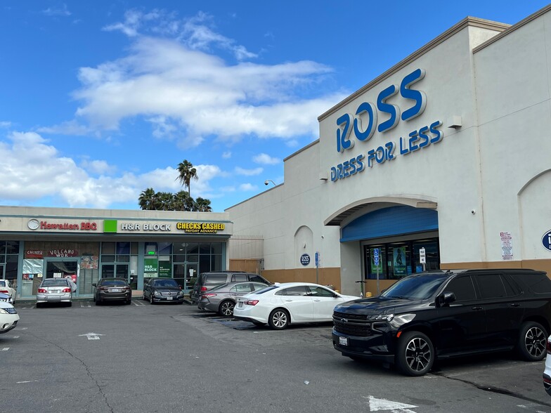 7040 W Sunset Blvd, Los Angeles, CA for lease - Building Photo - Image 1 of 4