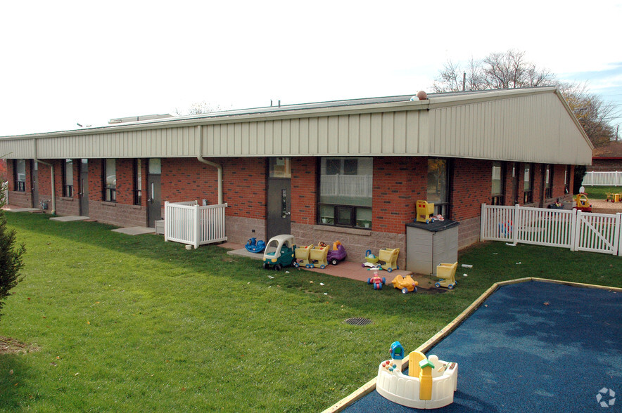 808 Estelle Dr, Lancaster, PA for lease - Building Photo - Image 2 of 7