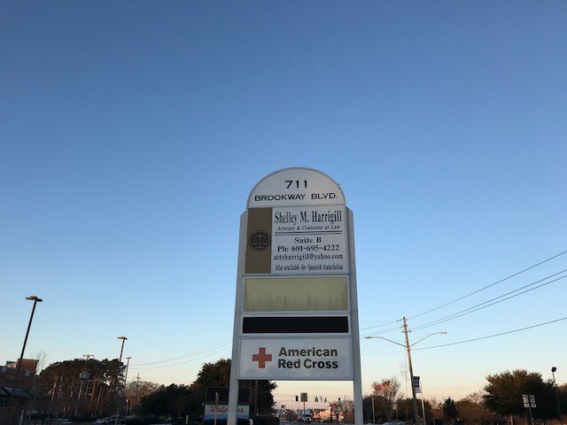 711 Brookway Blvd, Brookhaven, MS for sale - Building Photo - Image 1 of 1