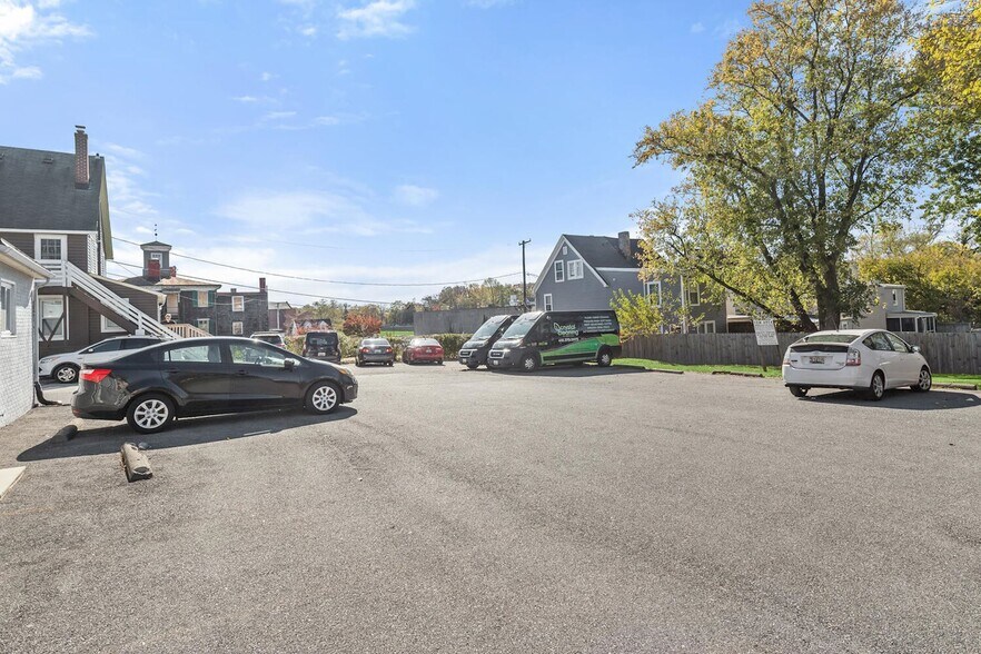 38 Bloomsbury Ave, Catonsville, MD 21228 MEDICAL, RETAIL