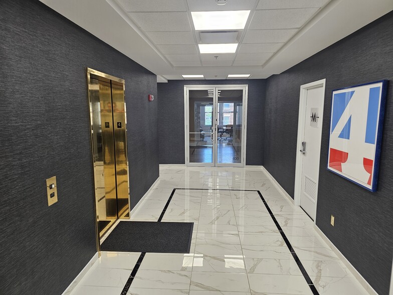 111 - 115 W Campbell St, Arlington Heights, IL for lease - Interior Photo - Image 2 of 9