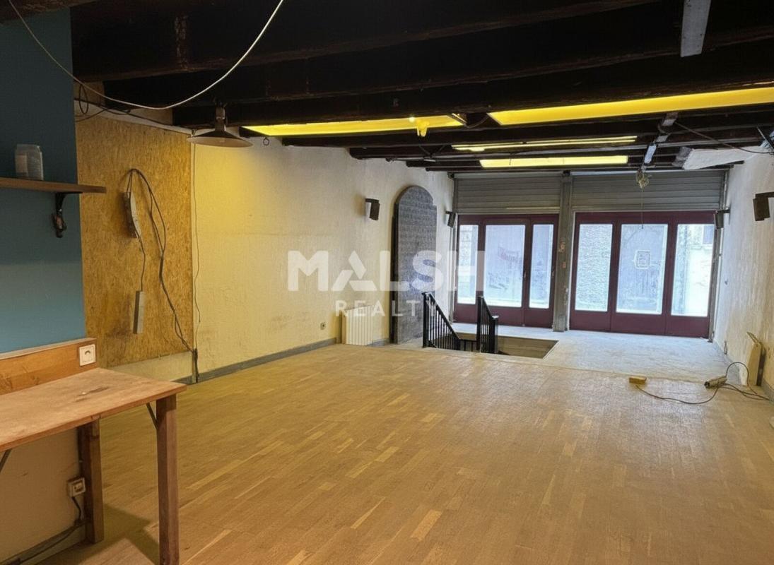 Retail in Lyon for sale Building Photo- Image 1 of 8
