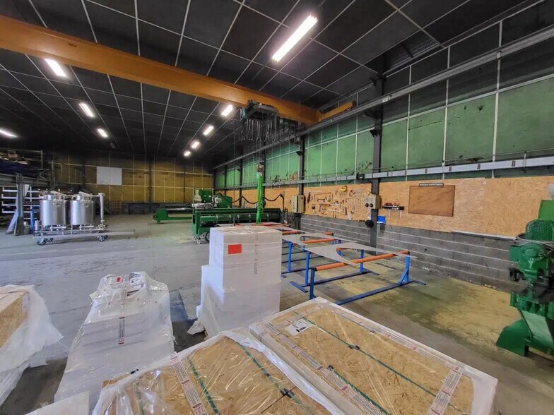 Flex in Genay for lease - Interior Photo - Image 3 of 7