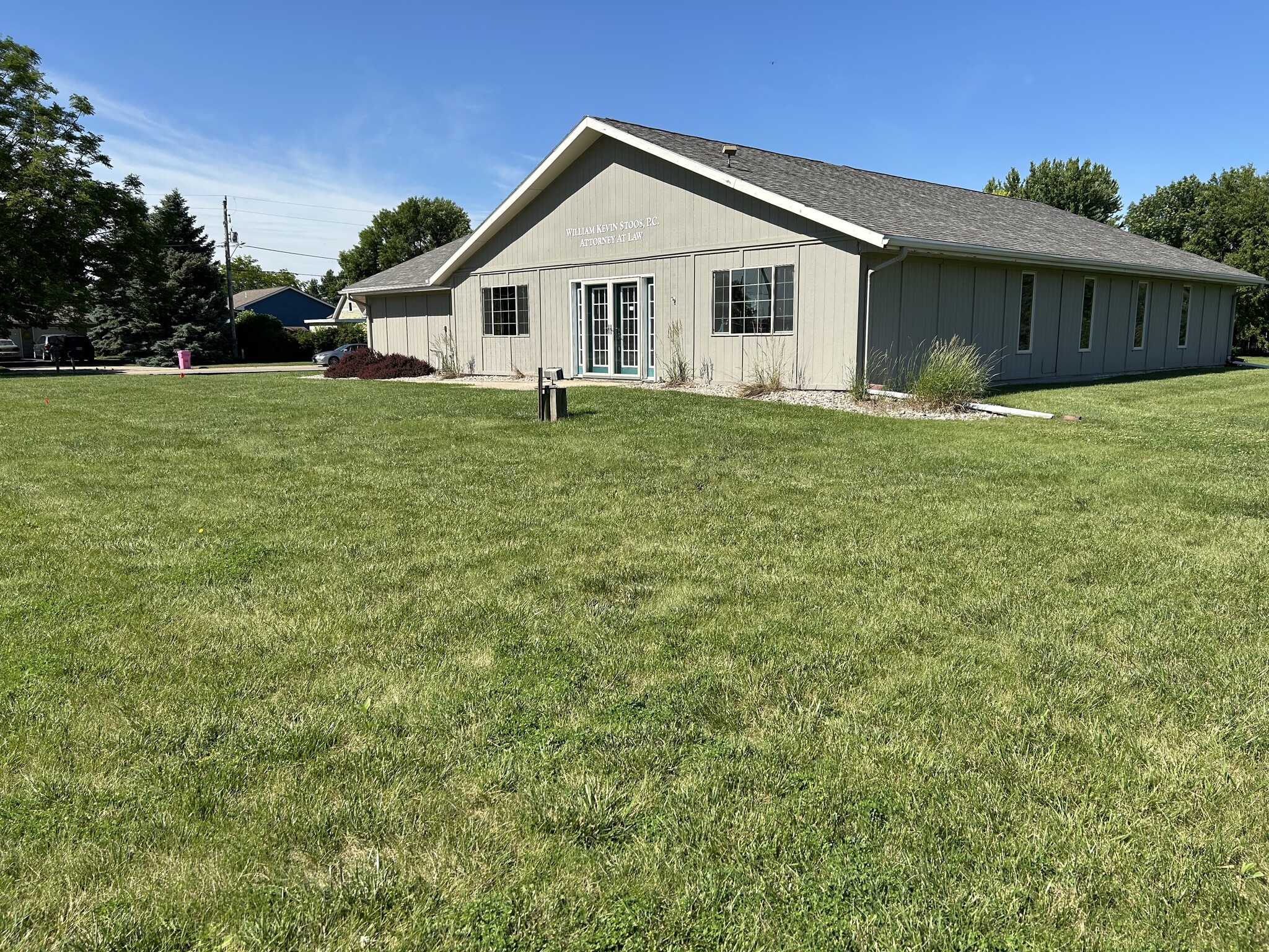 335 Wycoff Dr, North Sioux City, SD for sale Primary Photo- Image 1 of 22