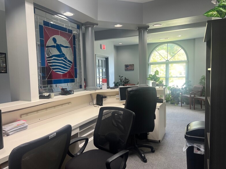 4533 Brambleton Ave, Roanoke, VA for sale - Building Photo - Image 3 of 8