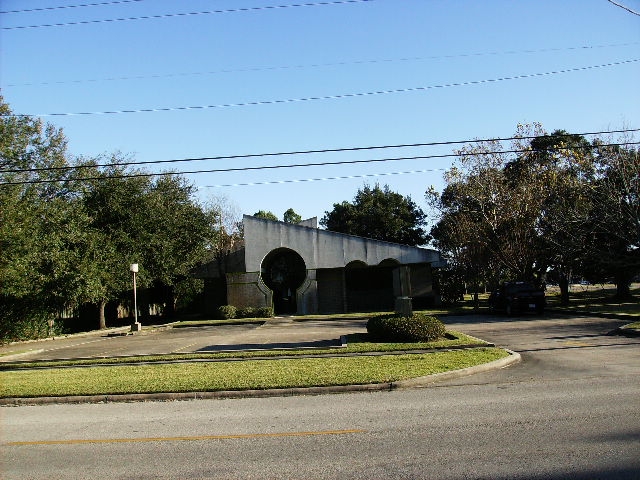 105 E Spreading Oaks, Friendswood, TX for sale - Primary Photo - Image 1 of 1