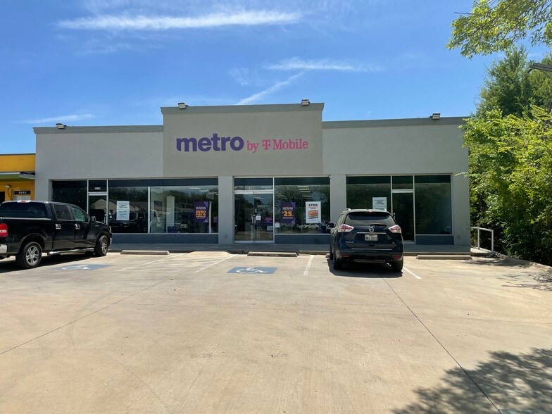 5560 Meadowbrook Dr, Fort Worth, TX for lease - Building Photo - Image 1 of 1