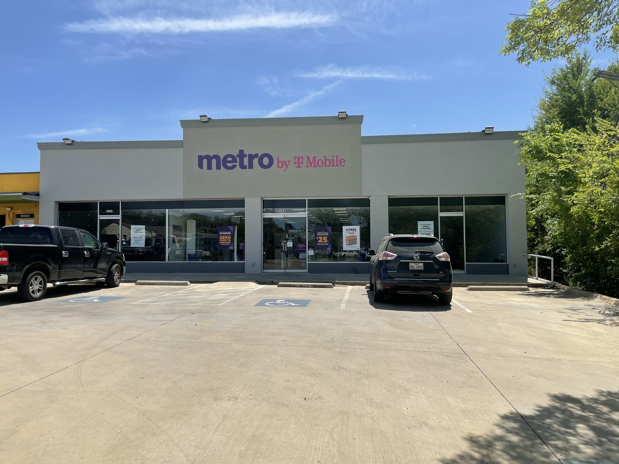 5560 Meadowbrook Dr, Fort Worth, TX for lease Building Photo- Image 1 of 2