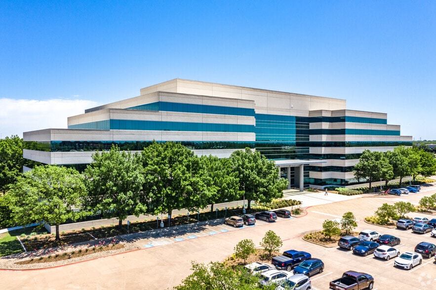 2601 Meacham Blvd, Fort Worth, TX for lease - Building Photo - Image 2 of 7