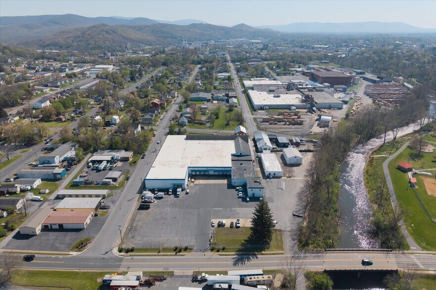 700 2nd St, Waynesboro, VA for lease - Building Photo - Image 1 of 8