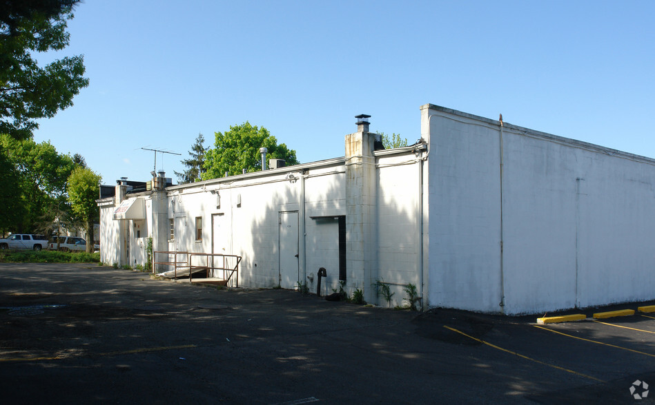 522A-526 Walt Whitman Rd, Melville, NY for lease - Building Photo - Image 3 of 3