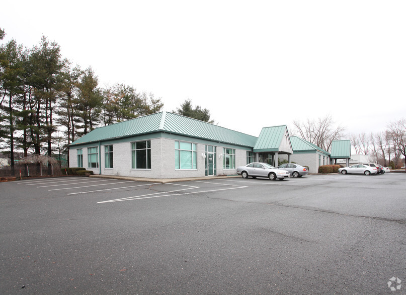 76-80 Capital Dr, West Springfield, MA for sale - Primary Photo - Image 1 of 1