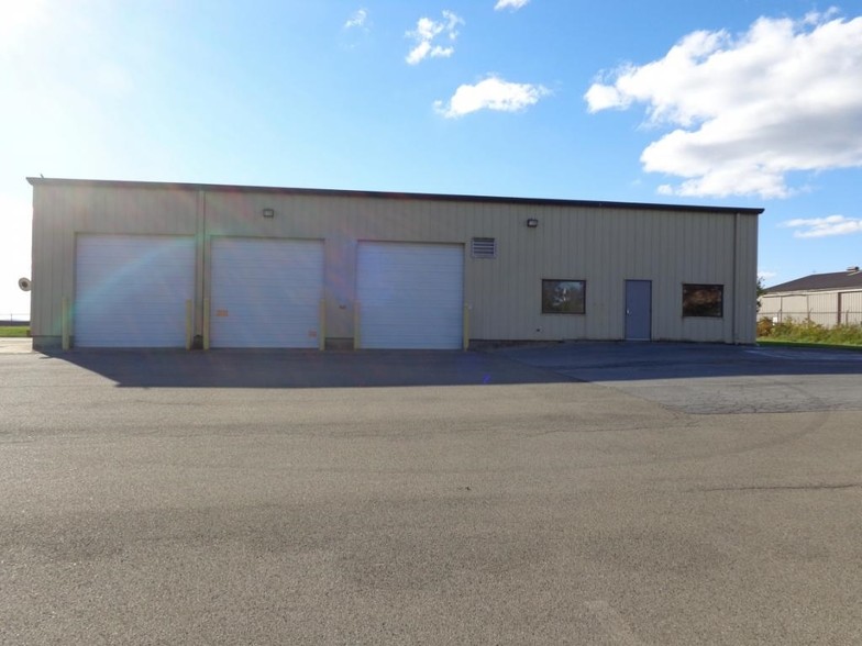 27 Commercial Dr, Johnson City, NY for sale - Building Photo - Image 1 of 1