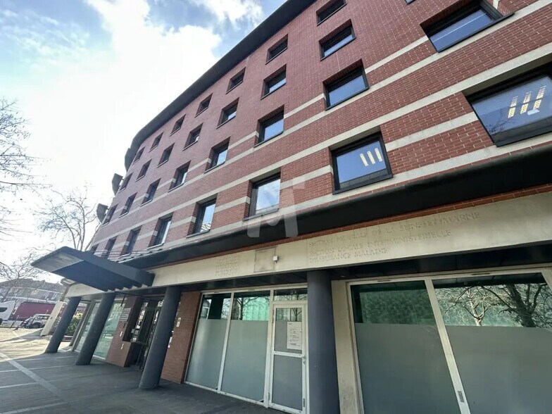 Office in Melun for lease - Building Photo - Image 2 of 10