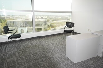 5500 N Service Rd, Burlington, ON for lease Interior Photo- Image 1 of 5