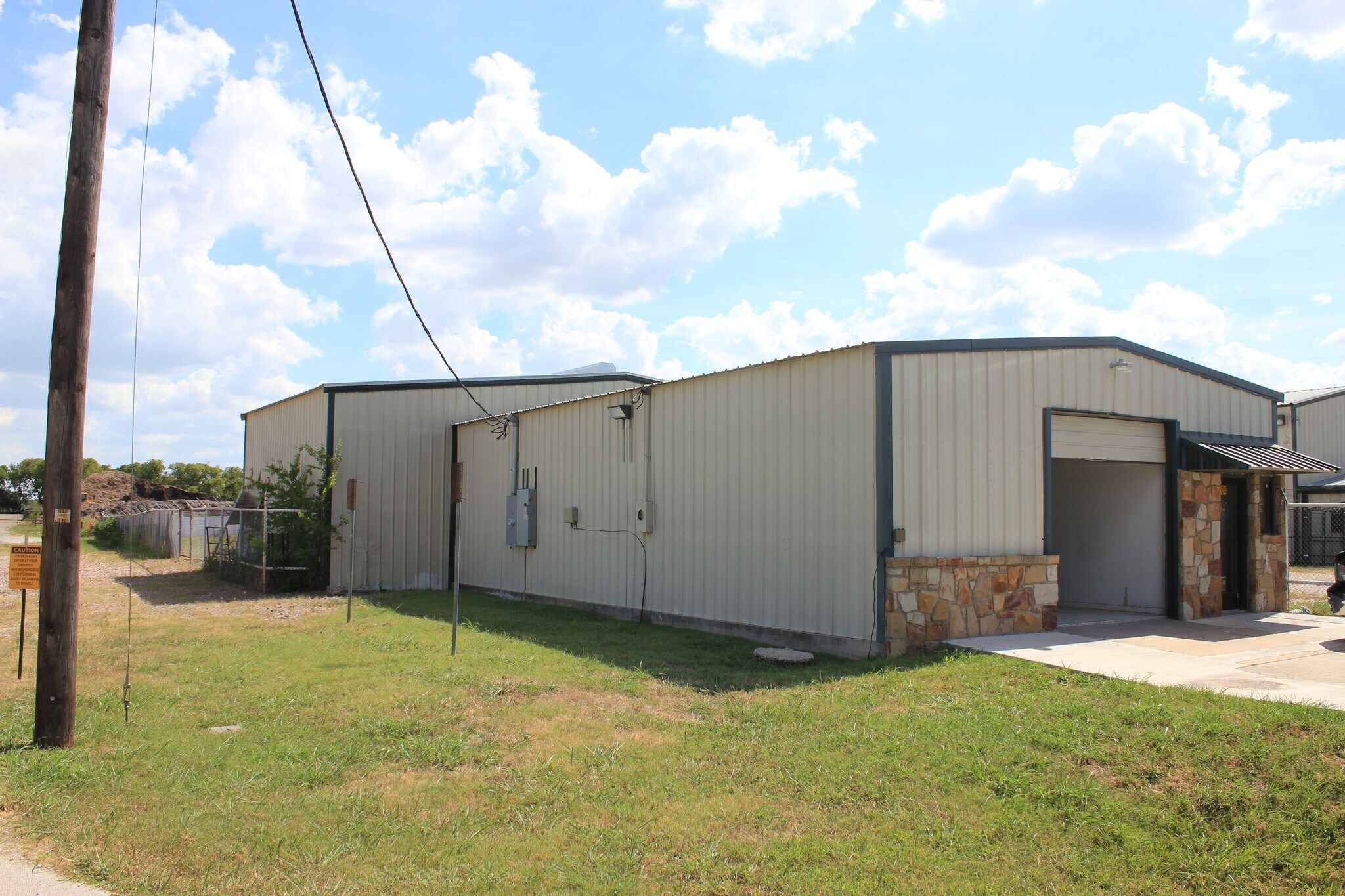 204 E 4th St, Justin, TX for sale Primary Photo- Image 1 of 1
