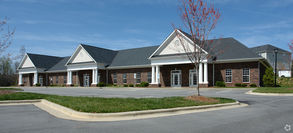 521 Boone Station Dr, Burlington, NC for lease - Primary Photo - Image 1 of 3