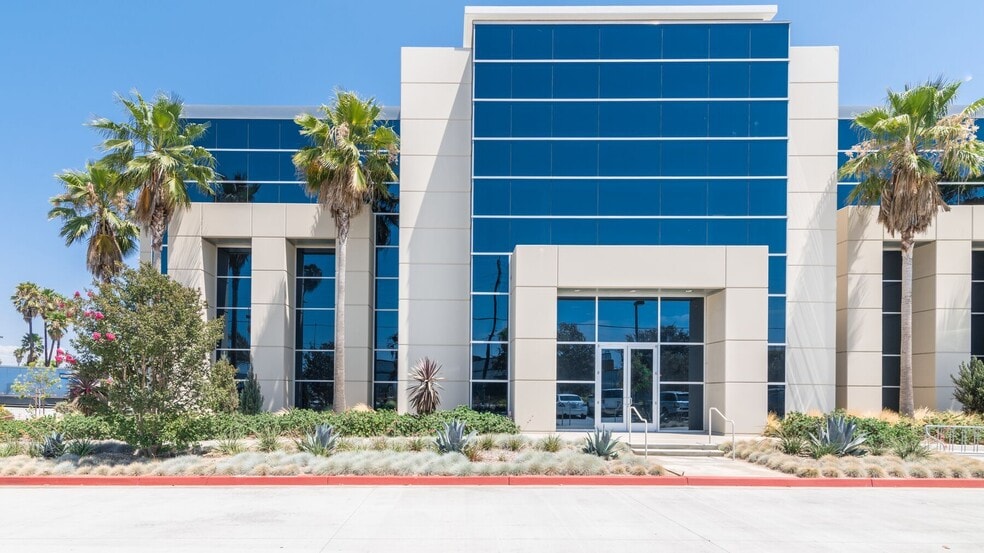 6100 Garfield Ave, Commerce, CA for lease - Building Photo - Image 3 of 8