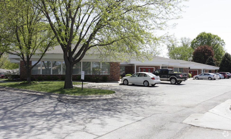 10011-10051 Maple St, Omaha, NE for sale - Primary Photo - Image 1 of 1