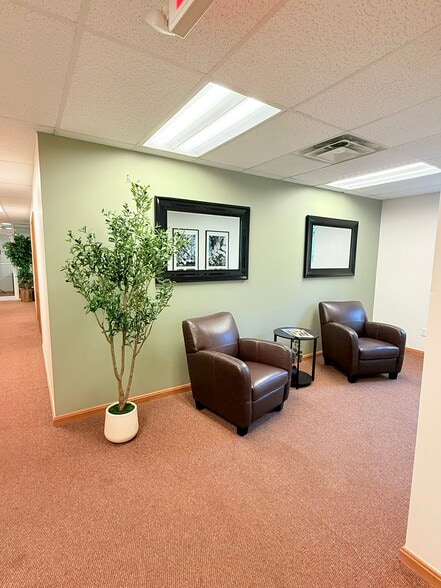 79 S State St, Westerville, OH for lease - Interior Photo - Image 2 of 10