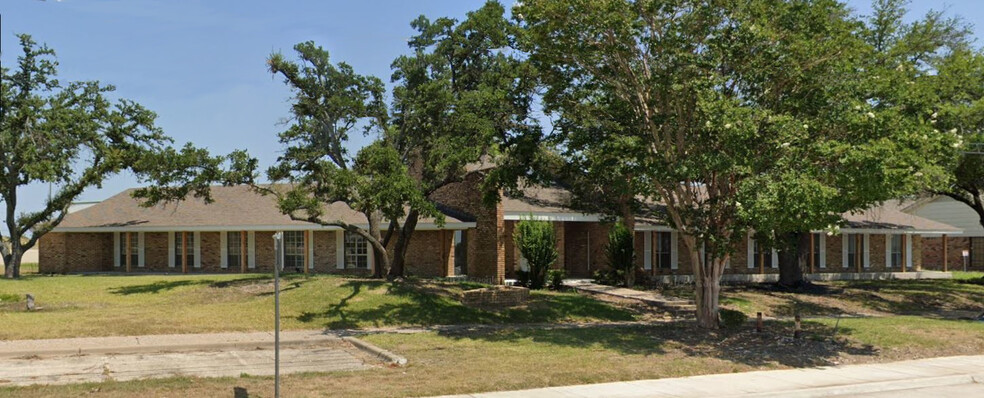 1111 N General Bruce Dr, Temple, TX for lease - Building Photo - Image 1 of 2