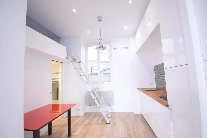 Office in Paris for sale - Interior Photo - Image 2 of 9