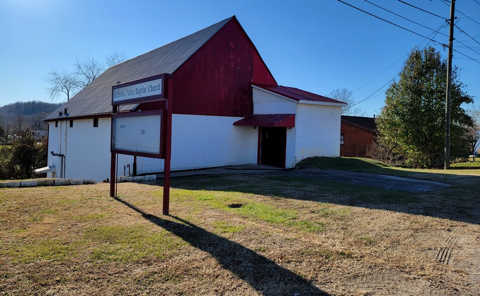 949 Roosevelt, Eleanor, WV for sale - Primary Photo - Image 1 of 1