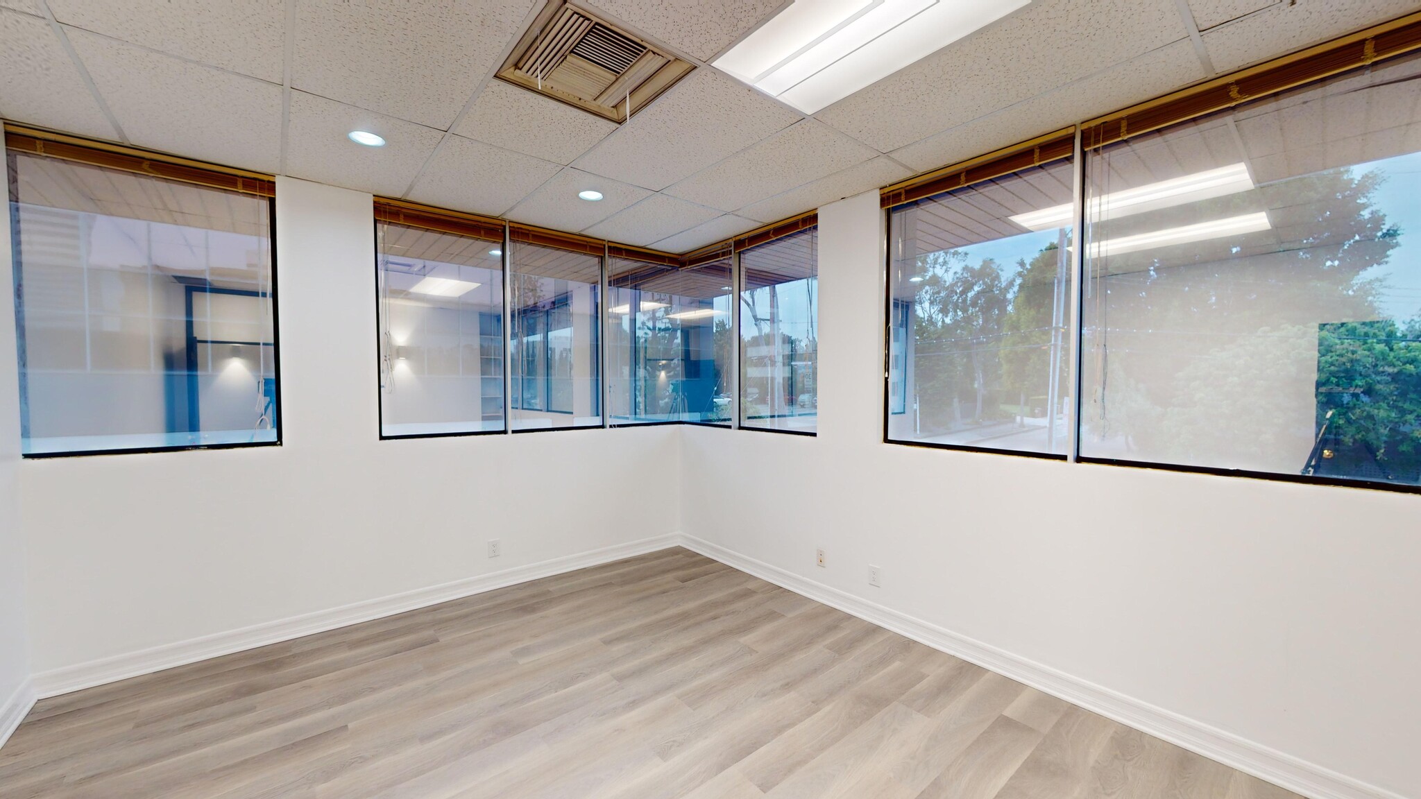 12381 Wilshire Blvd, Los Angeles, CA for lease Building Photo- Image 1 of 6