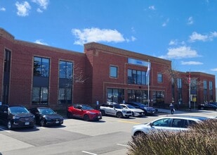 5860 Chedworth Way, Mississauga, ON for lease Building Photo- Image 1 of 6