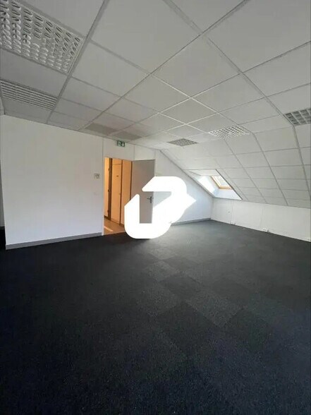 6 Rue Roland Garros, Eybens for lease - Building Photo - Image 3 of 21