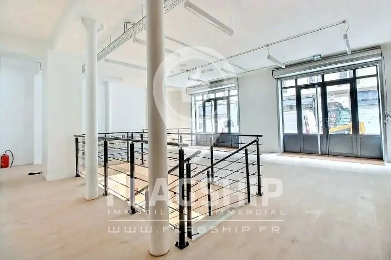 Retail in Paris for lease - Interior Photo - Image 3 of 7