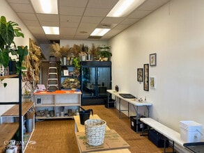 100-108 NE Bend River Mall Dr, Bend, OR for lease Interior Photo- Image 2 of 3