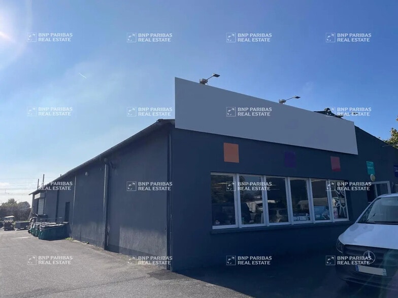Flex in Ingré for lease - Building Photo - Image 1 of 7
