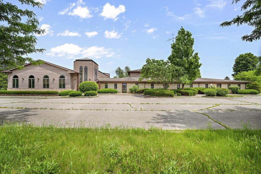 1950 N Wisconsin St, Elkhorn, WI for sale - Building Photo - Image 1 of 1