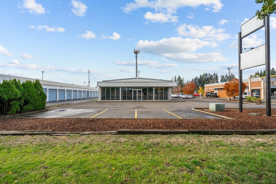 999 N 1st St, Silverton, OR for sale - Building Photo - Image 2 of 26