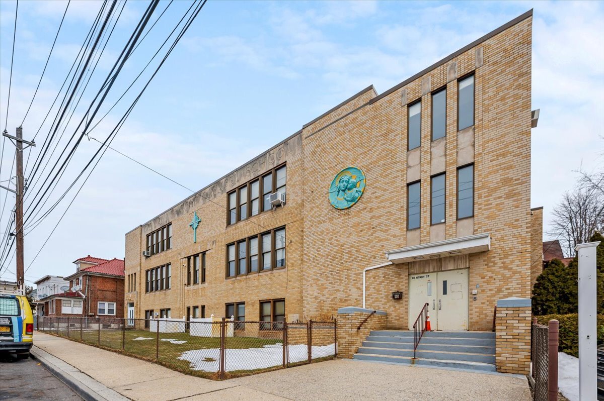 90 Henry St, Inwood, NY for lease Interior Photo- Image 1 of 30