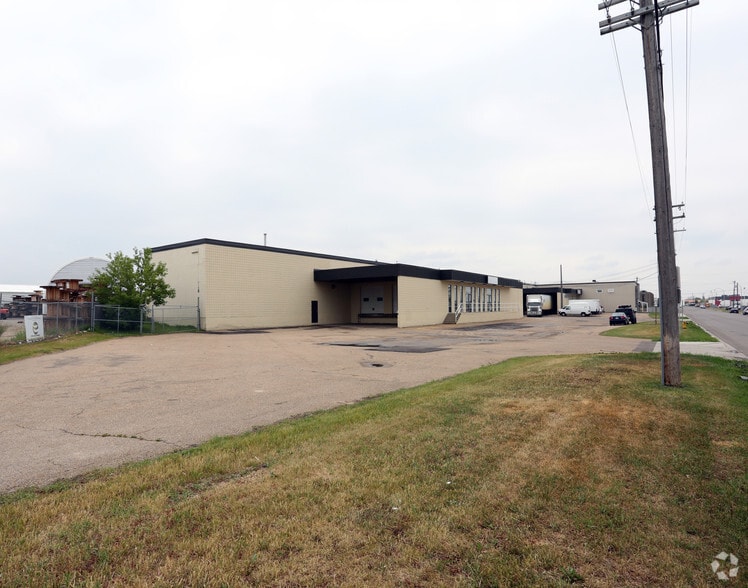 7027 Girard Rd, Edmonton, AB for sale - Primary Photo - Image 1 of 1