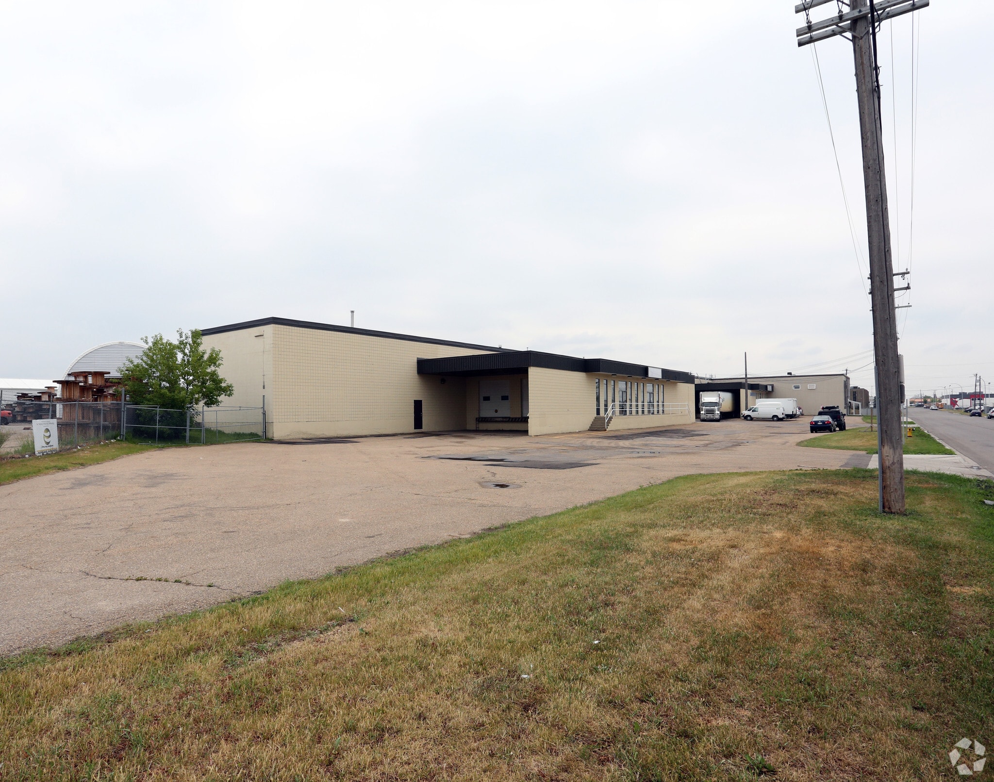 7027 Girard Rd, Edmonton, AB for sale Primary Photo- Image 1 of 1