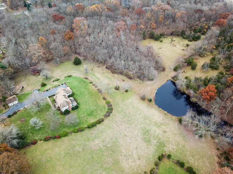 211 Teller Rd, Trumbull, CT 06611