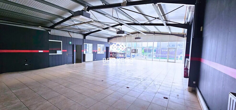 Retail in Cournon-d'Auvergne for lease - Interior Photo - Image 3 of 8