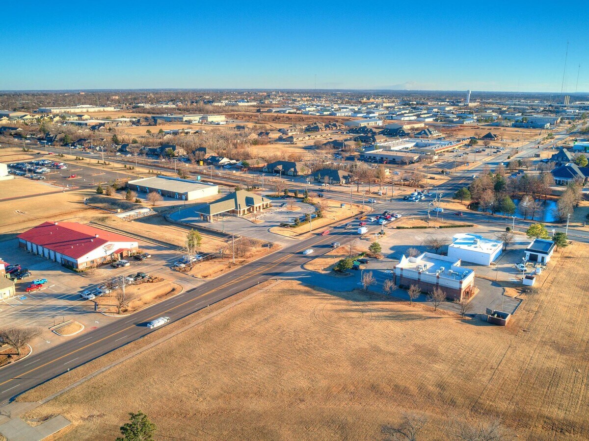 1405 S Kelly Ave, Edmond, OK 73003