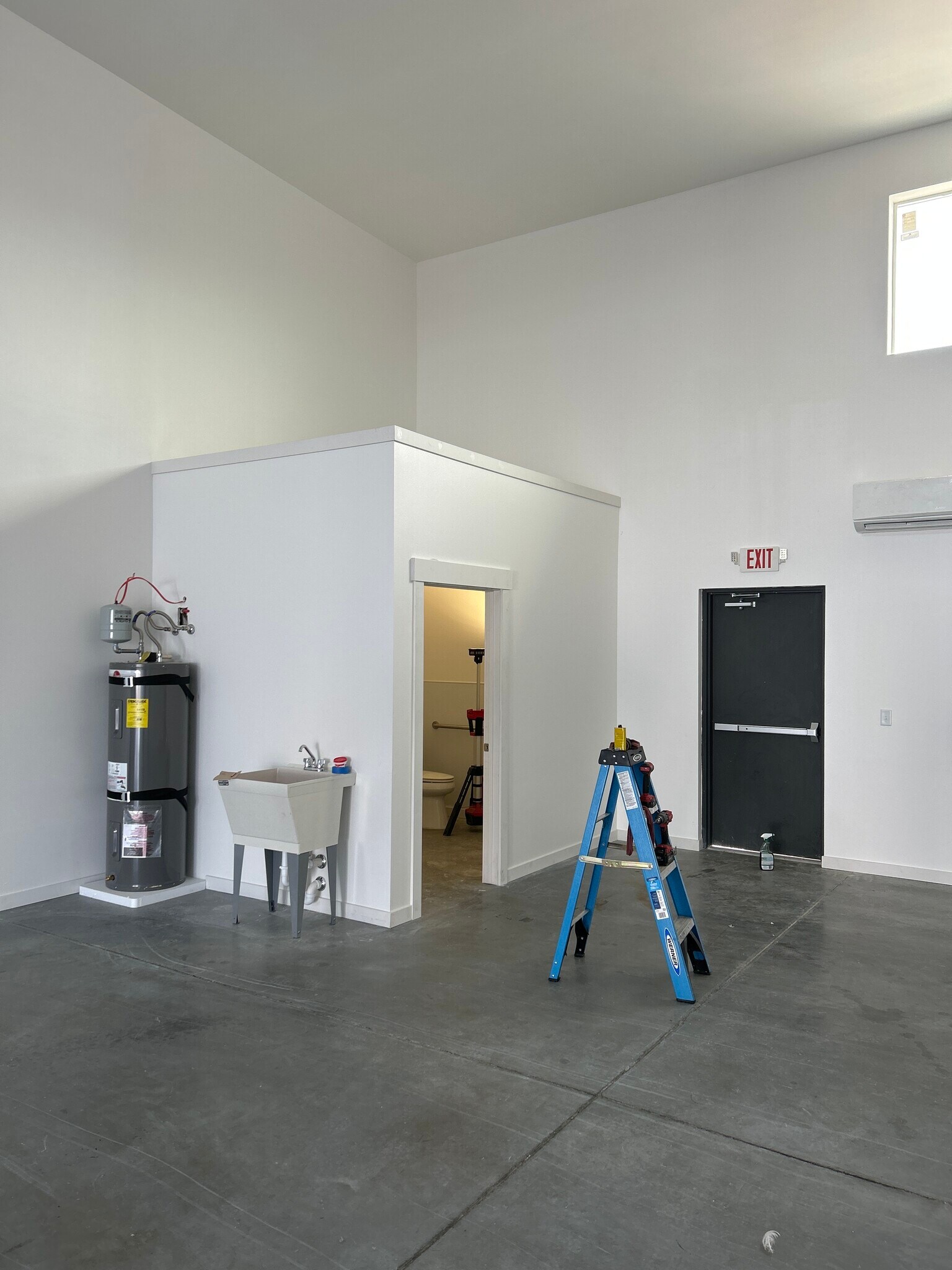 1500 Dolarway Rd, Ellensburg, WA for lease Interior Photo- Image 1 of 2