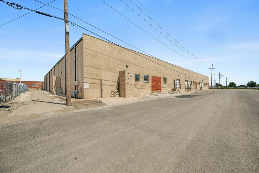 907 SE 2nd Ave, Amarillo, TX for lease - Building Photo - Image 3 of 13