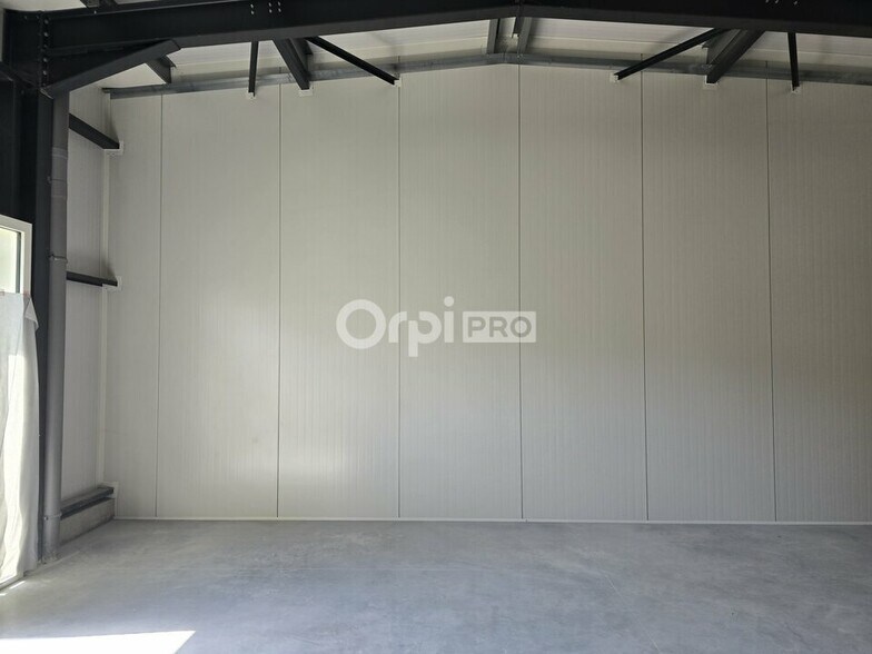 Retail in Belz for lease - Interior Photo - Image 2 of 6