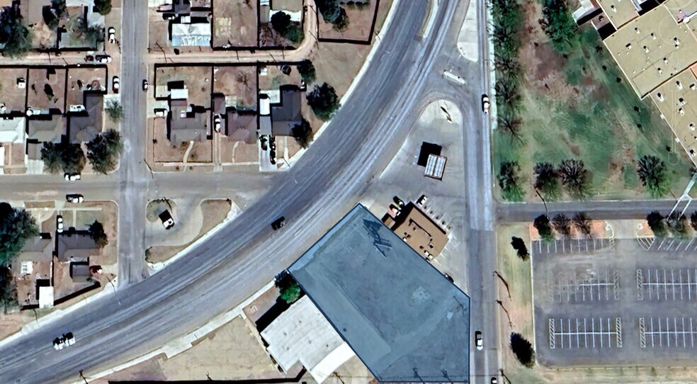 106 Clubview dr, Levelland, TX for sale - Building Photo - Image 2 of 6