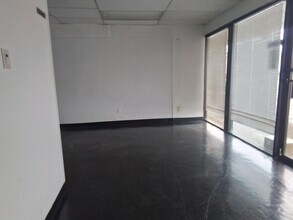 2601-2621 Aero Dr, Grand Prairie, TX for lease Interior Photo- Image 2 of 9