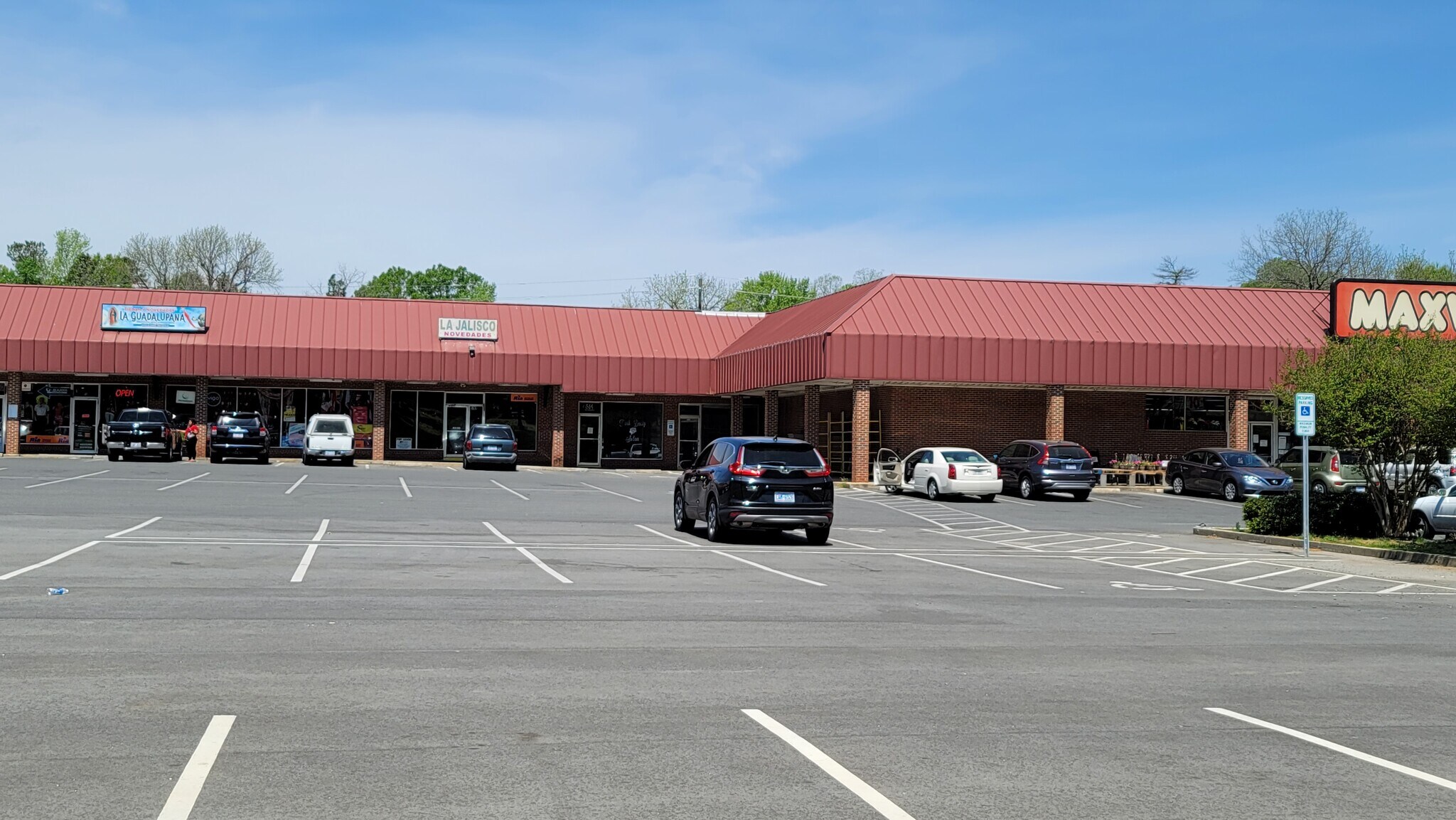 502520 W Raleigh St, Siler City, NC 27344 Park Shopping Center