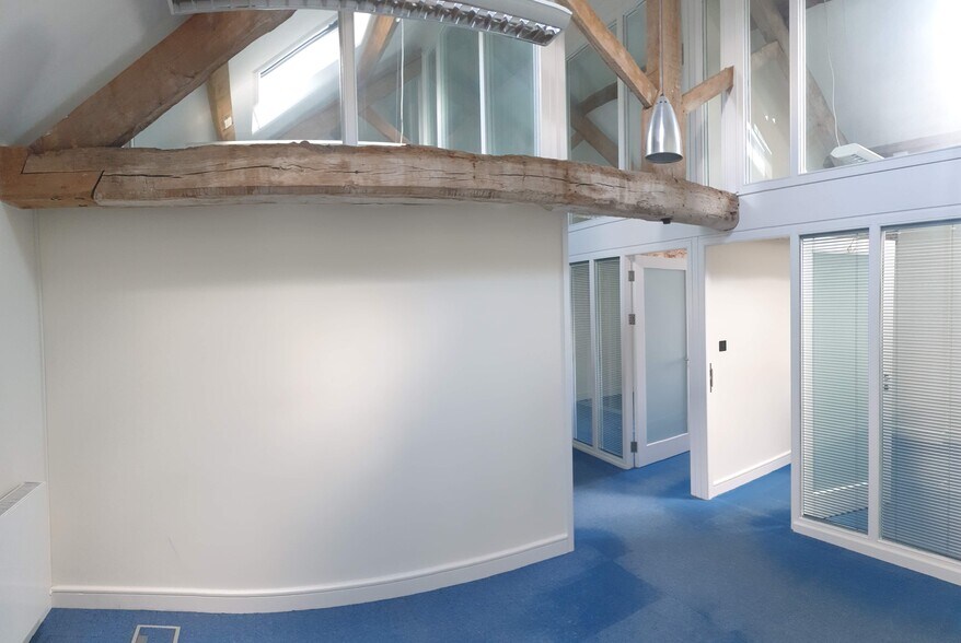 Home Farm Dr, Upton for lease - Building Photo - Image 3 of 4