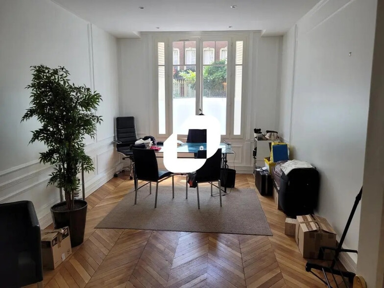 Office in Paris for lease - Interior Photo - Image 1 of 9