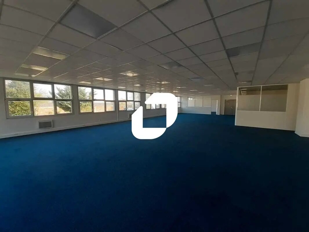 Office in Montreuil for lease Interior Photo- Image 1 of 6